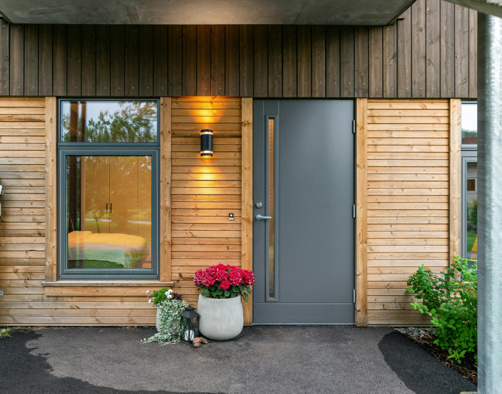 Why Bigfoot Construction is Miamis Premier Choice for Hurricane and Impact Window Solutions